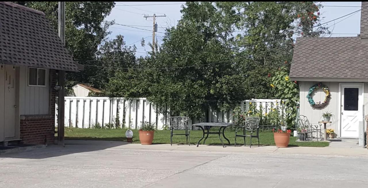 Trail'S End Motel Downtown Lewistown Esterno foto