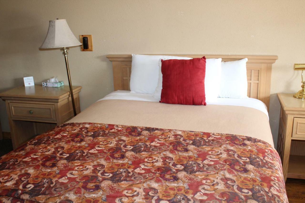 Trail'S End Motel Downtown Lewistown Esterno foto